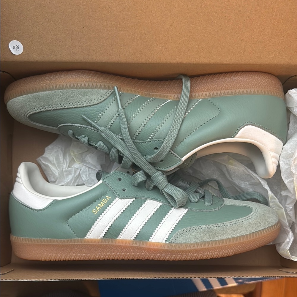 Adidas Samba Sneakers leather in Green and White womens size 9 US